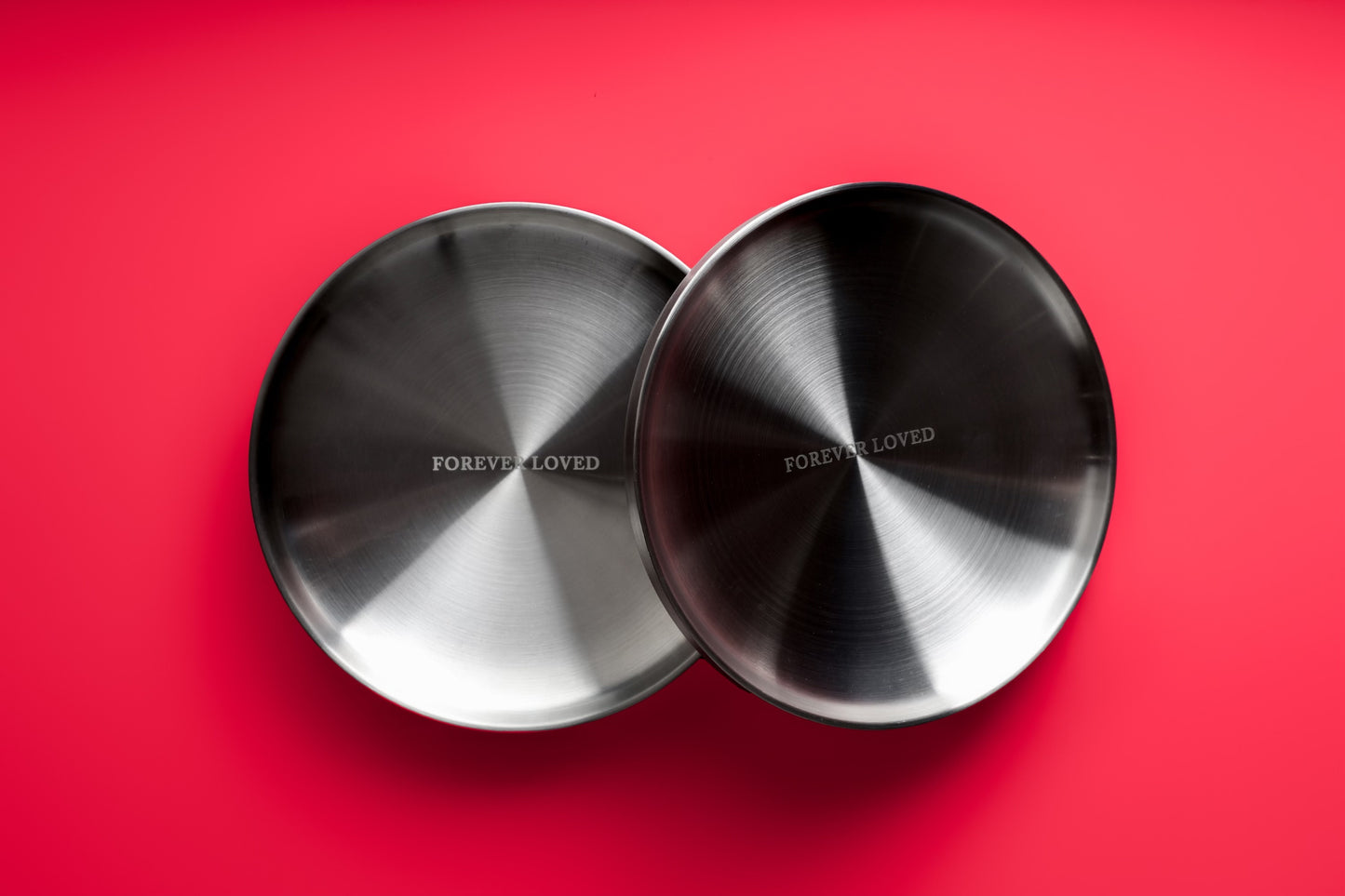 Stainless steel pedestal platter for cats